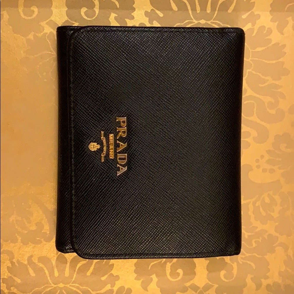 (USED) BLACK PRADA WALLET